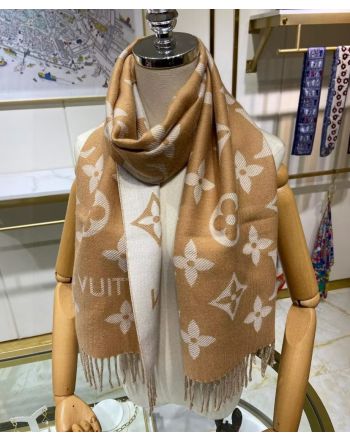 Louis Vuitton Women's LV Essential Scarf